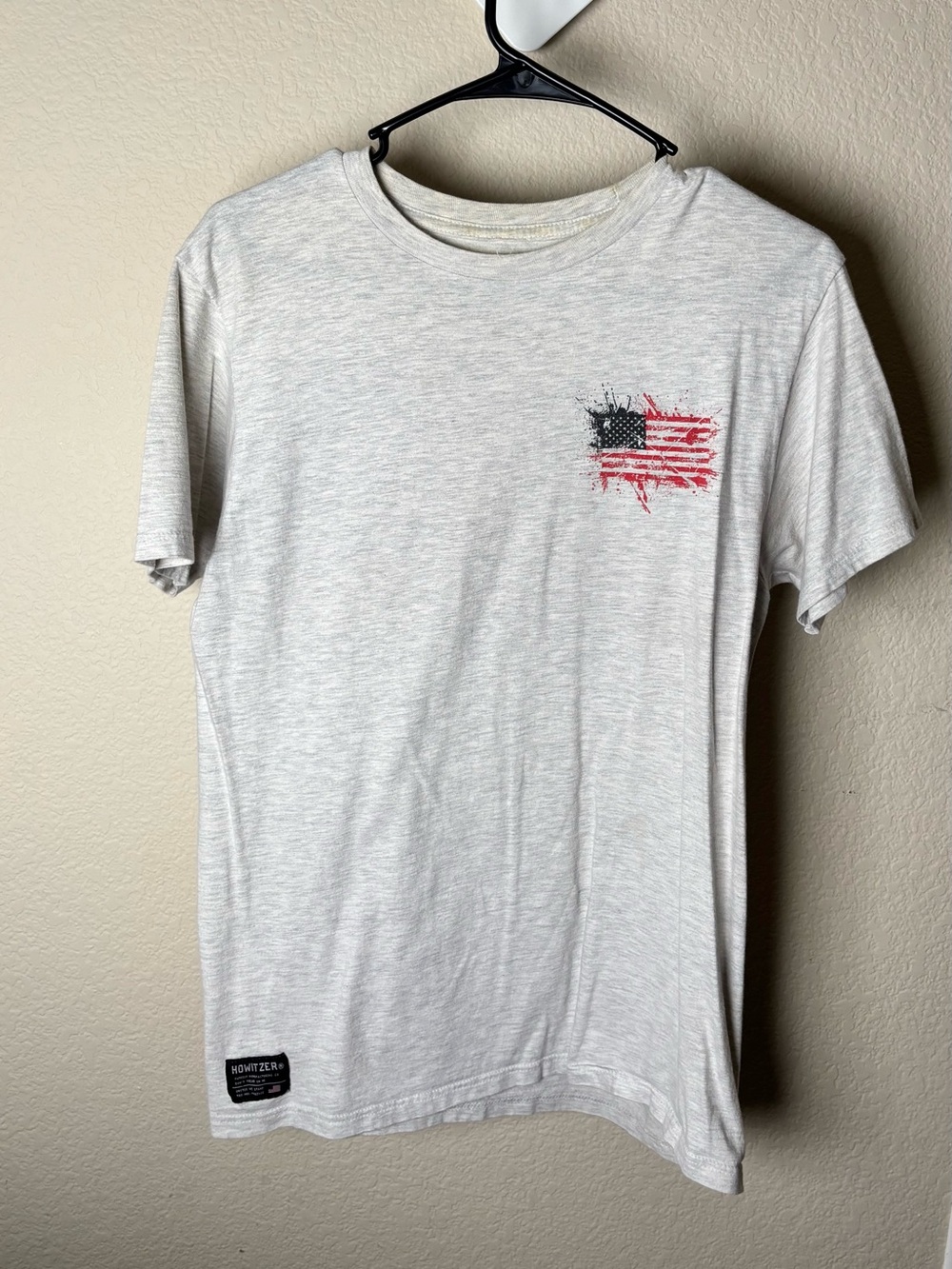 Howitzer Light Gray Short-Sleeve Tee with Distressed American Flag Graphics